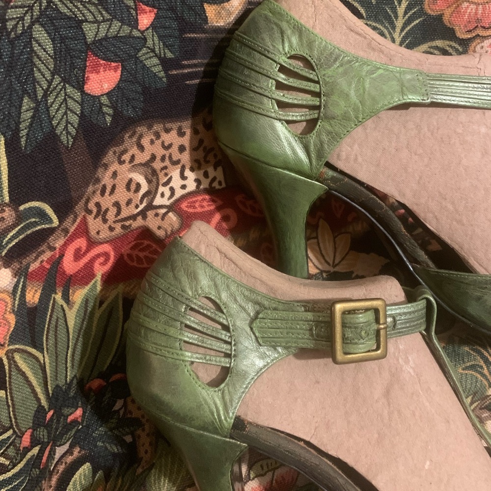 BCBGirls metallic green heels - Picture 8 of 14